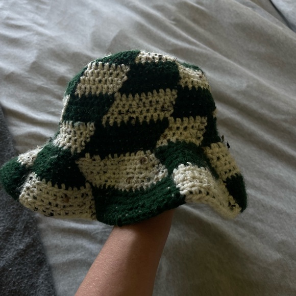 Handmade crotchet checkered bucket hat - Picture 3 of 3
